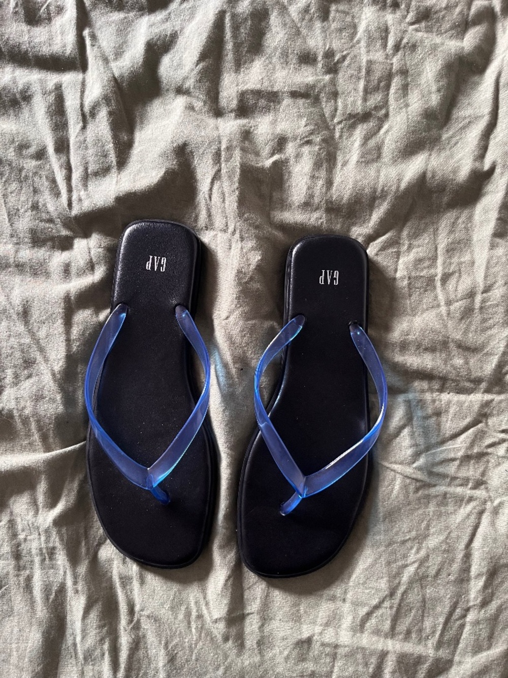 Viral Gap Flip flops